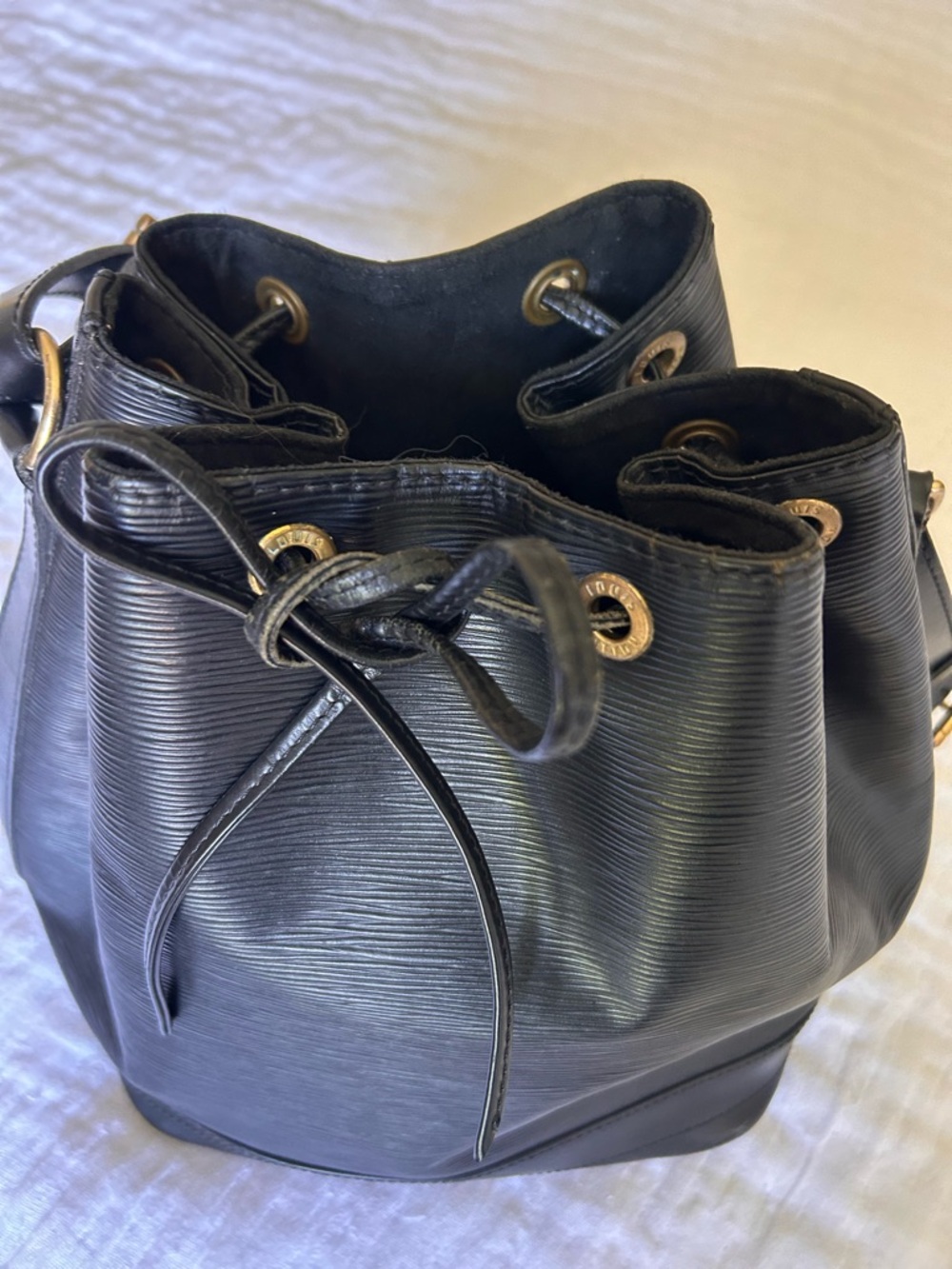 Louis Vuitton Black Epi Leather Drawstring Shoulder Bag - Picture 10 of 16